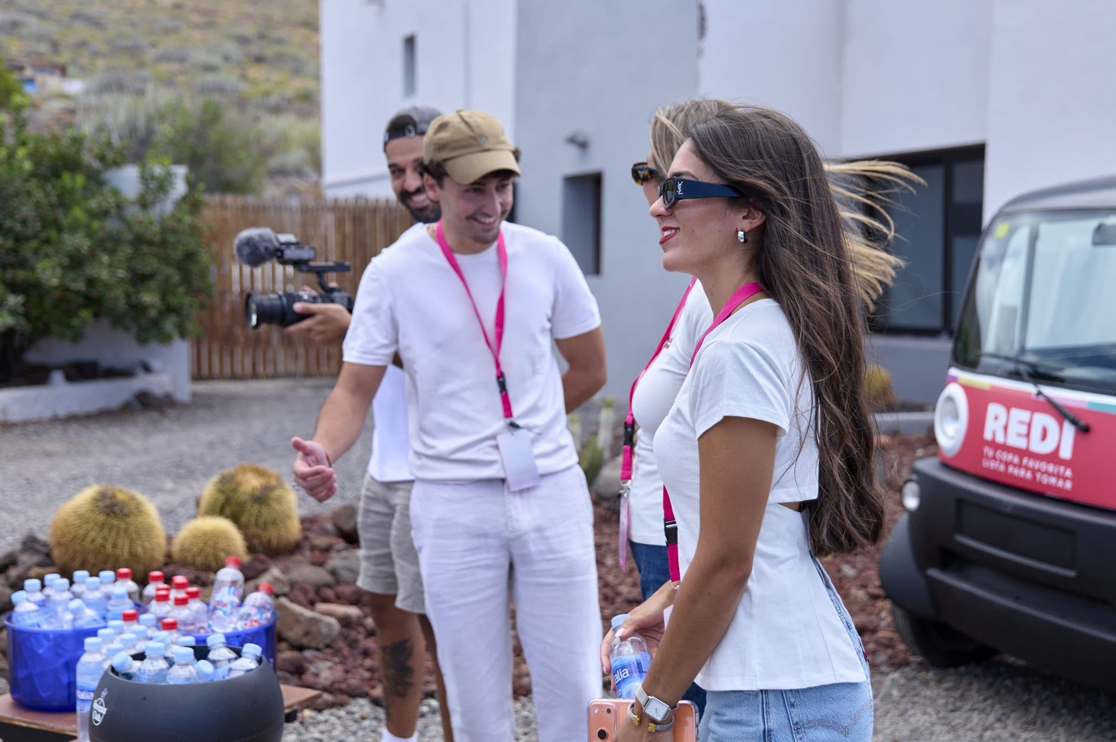 Llegada a la villa: equipo, invitados y el set de bienvenida